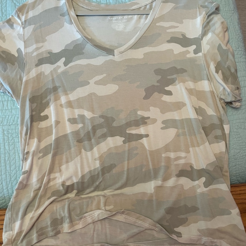 American Eagle Outfitters Women's Short Sleeve Camouflage Tee - Beige and Gray